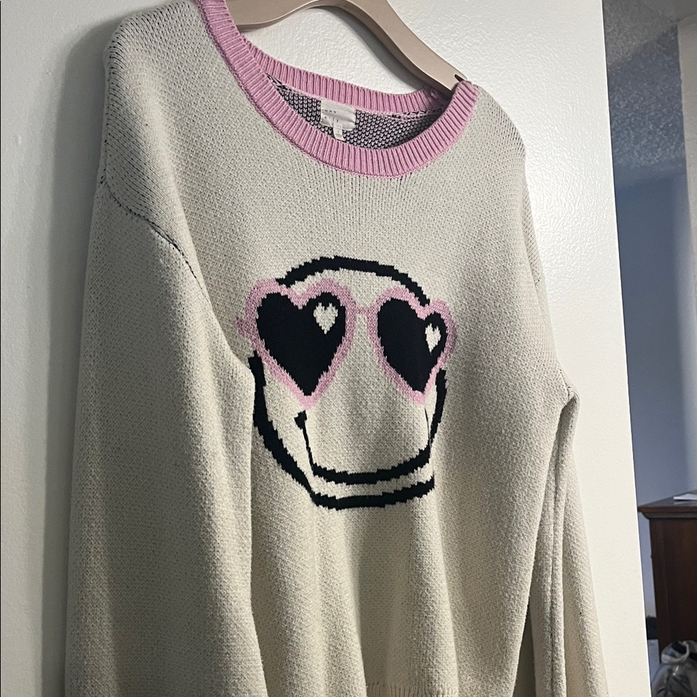 😎 Is this not the cutest oversized sweater you have ever seen ? Fits like L/XL